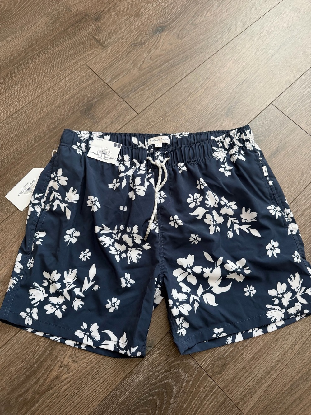 Men’s swim shorts XL Vintage Style Navy Floral Swim Trunks NWT